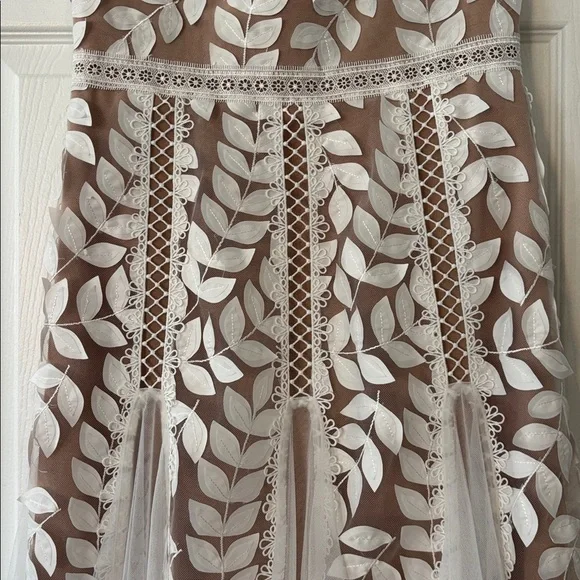 BRONX & BANCO Saba Leaf Appliqué Lace Midi Dress in White Size Medium NWT - Picture 4 of 12